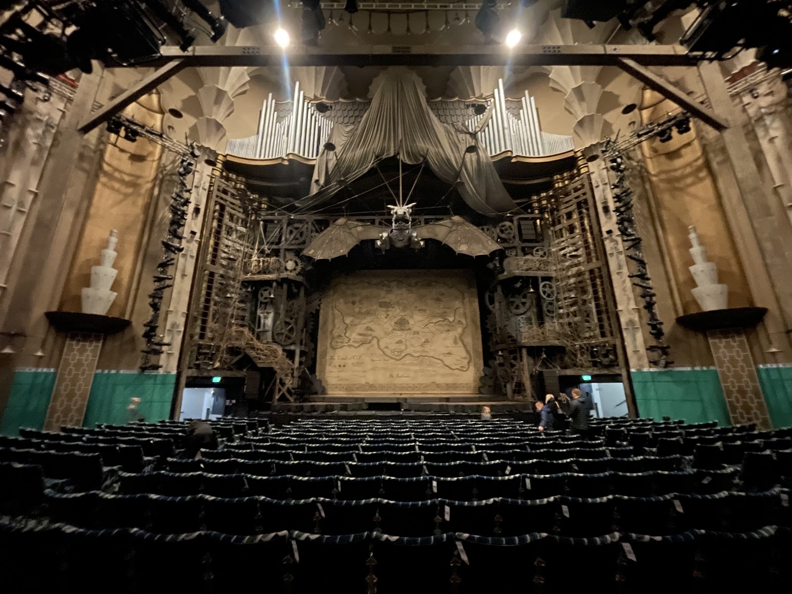 Apollo Victoria Theatre — photo 1