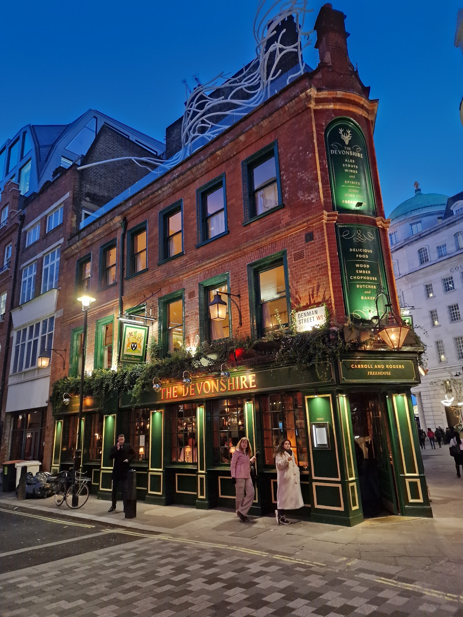 Piccadilly Theatre — photo 4