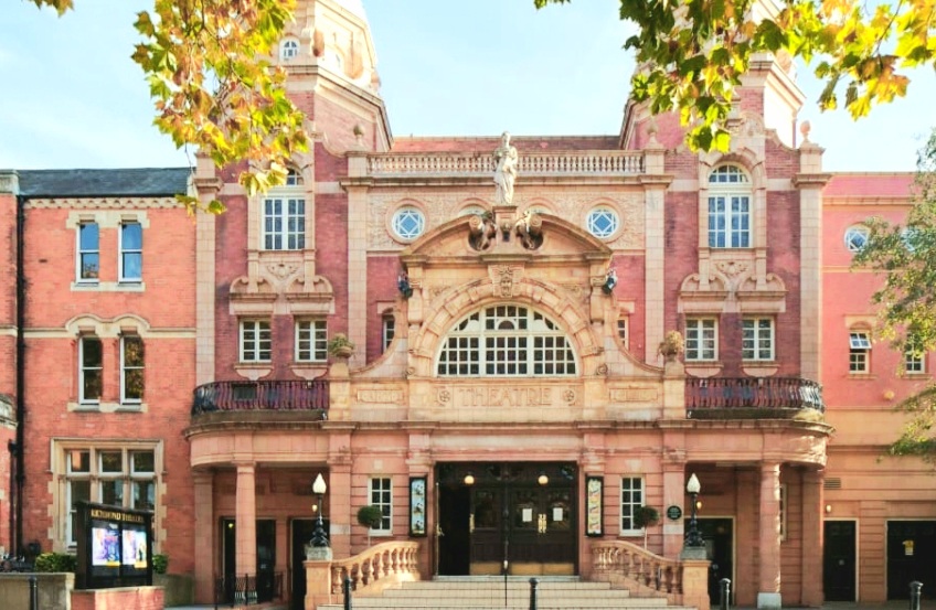 Richmond Theatre (UK Tour) — photo 2